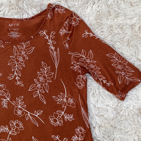 Apt. 9 SS Floral Top ๐ Rust & White - Picture 6 of 9